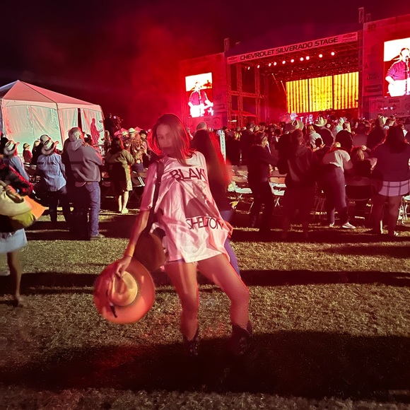 Trades Considered 🥂🙌🏽👯♀️💋 - Picture 14 of 16